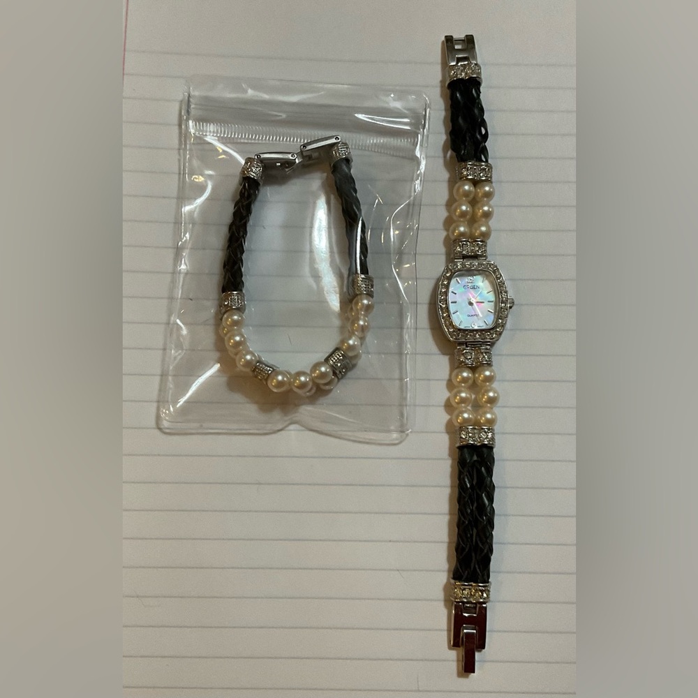 GruenQuartz Japan movement cz. Ladies small about  7’ inches Watch with bracelet